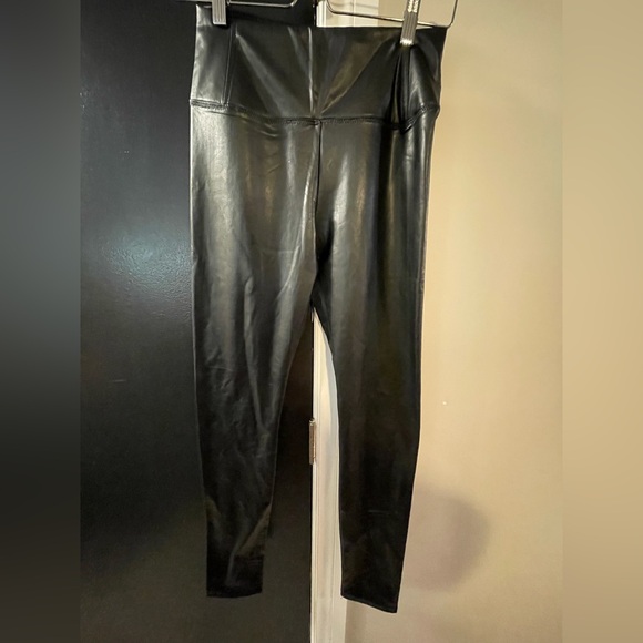 7 For All Mankind faux leather black Leggings - Picture 1 of 4
